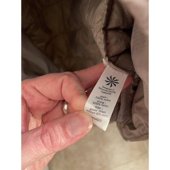 Athleta Womens Small Puffer Coat Beige Gold Goose Down Zip Pockets Snap Quilted - Picture 14 of 14